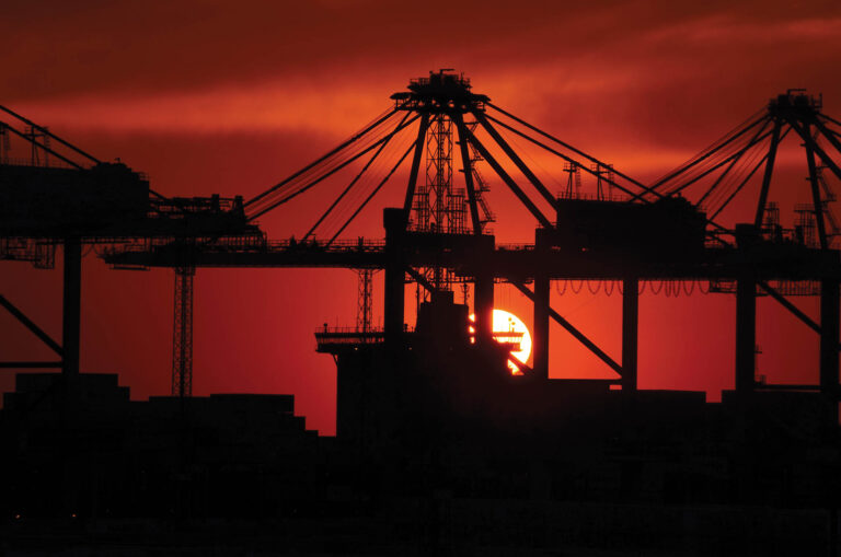 INS: producția industrială a  scăzut cu 0,9% în primele 10 luni ale anului 2025