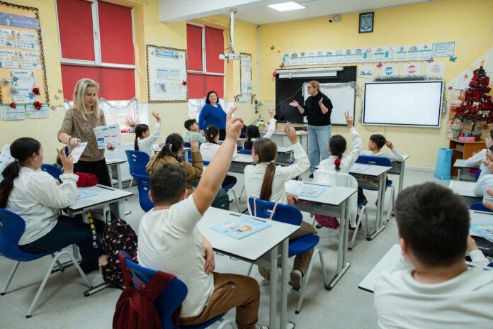 Foto ilustrativ - Lectie edufin in mediul rural - 10 ani de Scoala de Bani+resiye