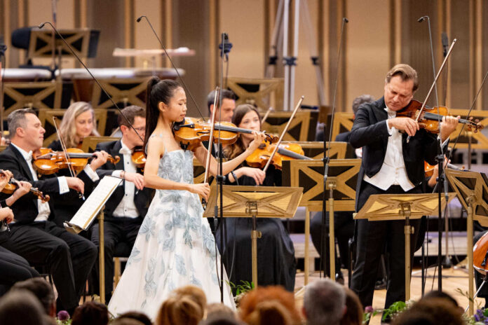 HYEONJEONG LEE alaturi de RENAUD CAPUÇON pe scena Festivalului Enescu 2025. foto Alex Damian