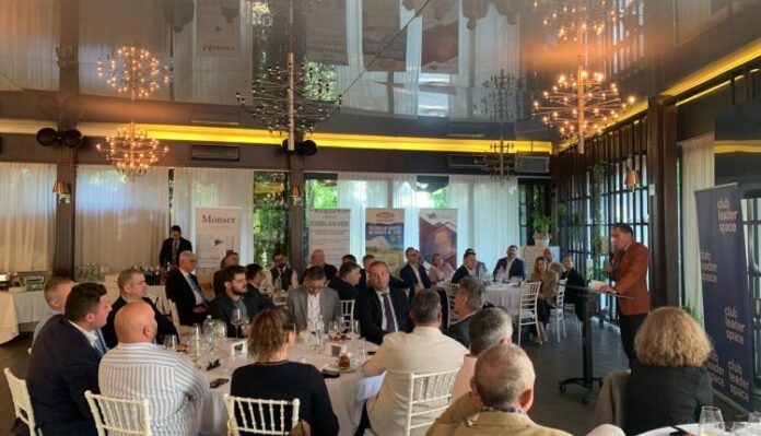 Club leader Space