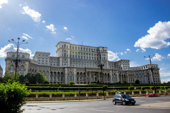 palatul parlamentului ___pexels-natalia-sevruk-636238602-32169431