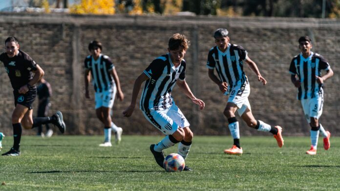 Meci de fotbal ___pexels-franco-monsalvo-252430633-38060965