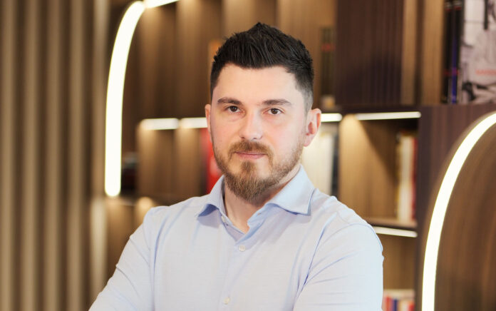 Victor Dima_Manager Departament Trezorerie_Tavex România_crop_resize