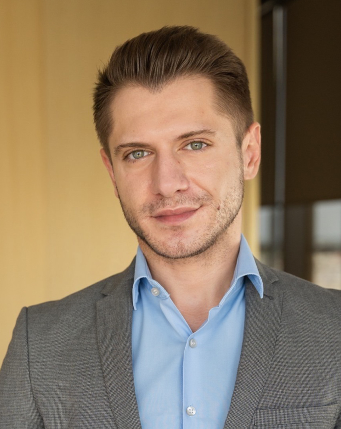 Daniel Grigore, EY