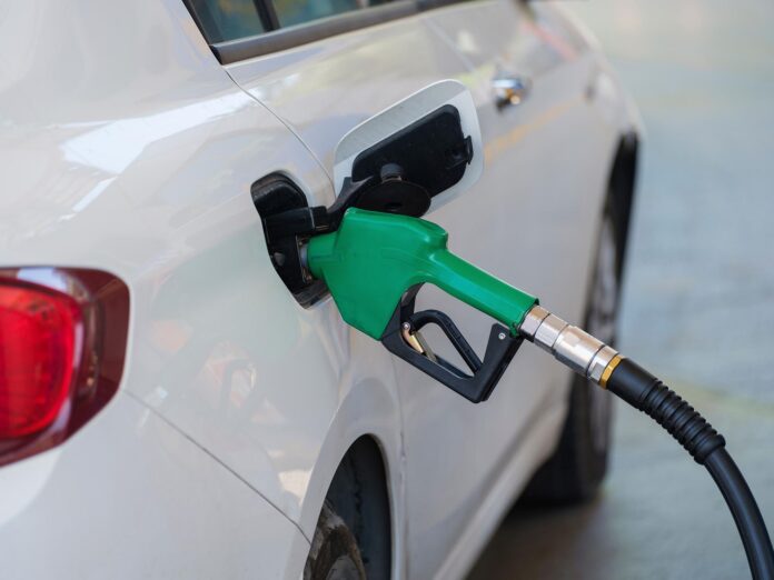 gas petroil oil benzina motorina combustibil pret pexels-enginakyurt-12377482_resize