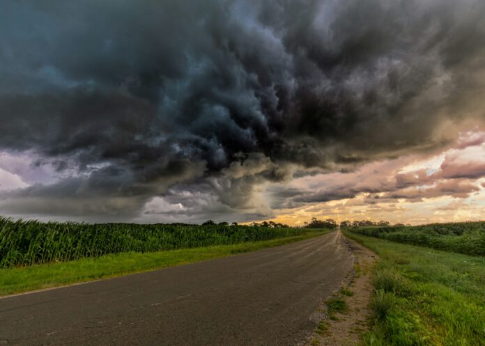 storm furtuna dave-hoefler-IRHNxX5y_hg-unsplash