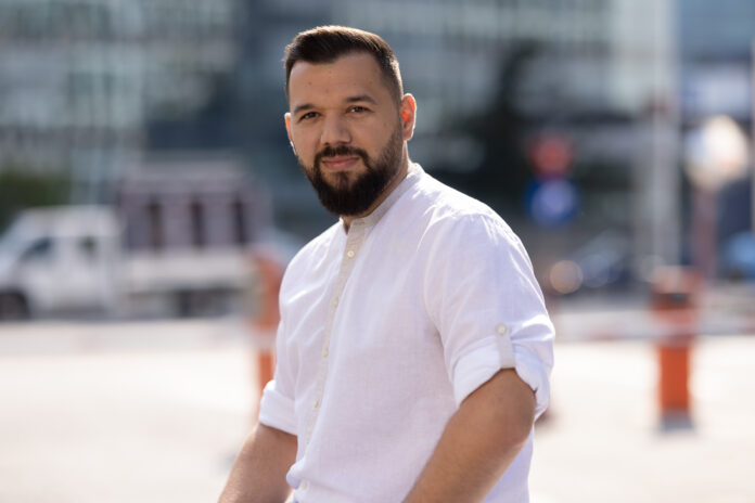 Sorin-Adrian Dochian, Country Manager Compari.ro-2