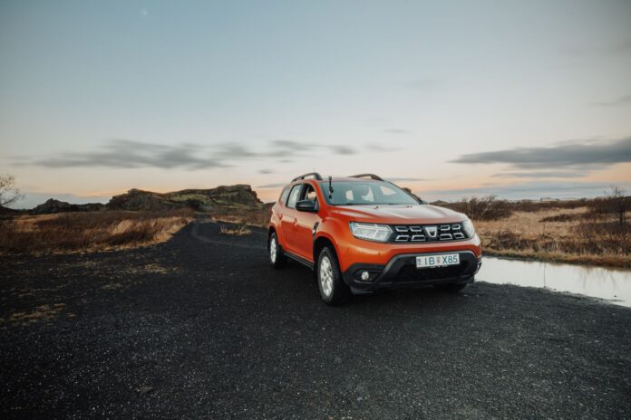 mica dacia auto pexels-bertellifotografia-19923014