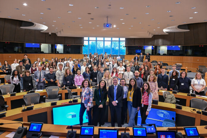 Comisia Europeană anunță 20,5 milioane de euro pentru jurnalism, alfabetizare media și protecția jurnaliștilor