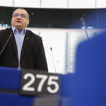 Terheș critică reforma achizițiilor publice invocând 706 pagini, iar Comisia estimează economii administrative de 649 de milioane de euro anual