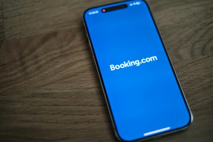 Comisia Europeană verifică dacă Booking.com protejează utilizatorii de fraude și identifică ofertele promovate