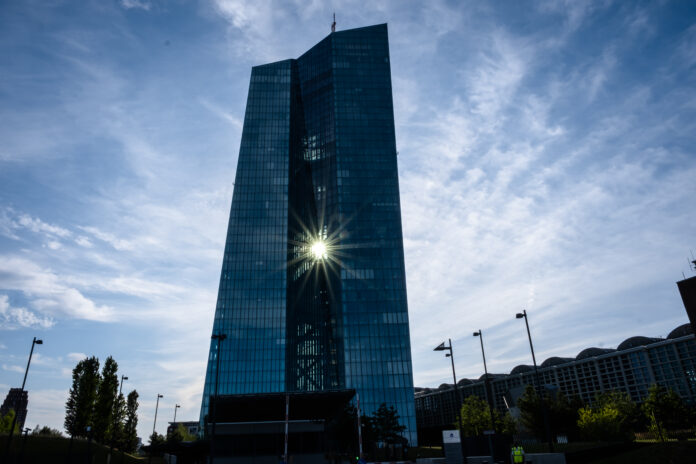 Parlamentul și Consiliul convin provizoriu reducerea cerințelor de capital pentru securitizările cu risc scăzut, pentru a susține creditarea
