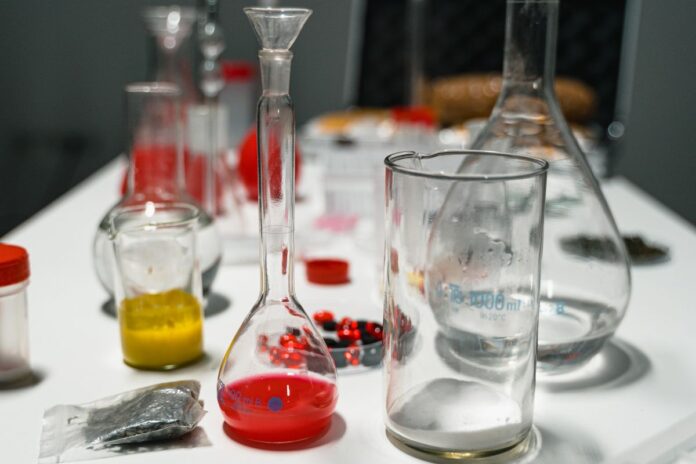 Comisia deschide o anchetă antidumping pentru alcoolul furfurilic originar din China