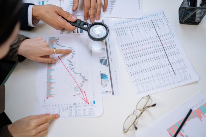 Studiu publicat de BCE: băncile evaluează mai favorabil firmele din sectoarele foarte expuse la AI, dar liderii pierd din avantajul relativ de risc