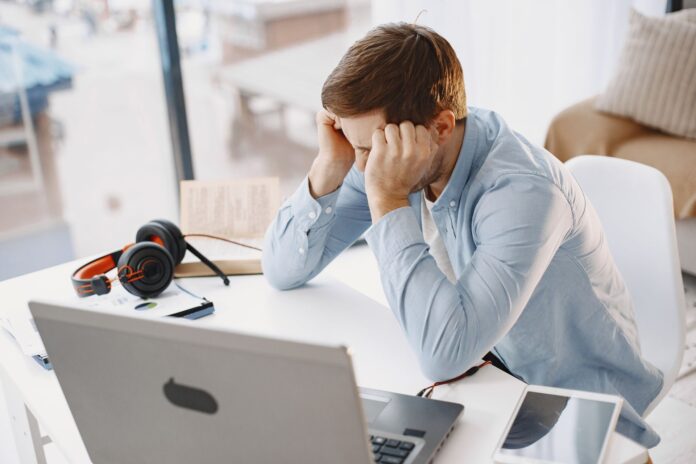 worker job worry pexels-gustavo-fring-6285274